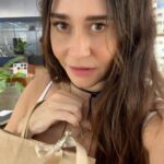 Alessandra Negrini Instagram – Lista de presentes de Natal ✅
Esse é meu segredo para acertar no presente de todo mundo: a @oticachillibeans tem opções para todos os gostos e… ainda tem presentinho na hora da compra!
#publi
#ÓticaChilliBeans #AlessandraNegrini #Natal #AmigoSecreto #Disney100 #ChilliBeans #ModaEyewear #EncantoDisney #PresenteDeNatal #Lentes #ÓticaChilliBeans #Tecnologia #ÓculosdeGrau #Brinde