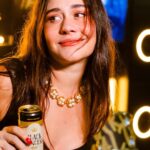 Alessandra Negrini Instagram – Que delícia, gente! Uma cerveja Black Princess bem geladinha e muita música! Tá lindo! Um brinde, meus amores! #VivaUmClássicoDesdeAmanhã #BlackPrincess #TitãsAoVivo
#CervejaBlackPrincess
#BebaComSabedoria
*publicidade
@cervejablackprincess