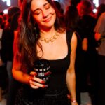 Alessandra Negrini Instagram – Que delícia, gente! Uma cerveja Black Princess bem geladinha e muita música! Tá lindo! Um brinde, meus amores! #VivaUmClássicoDesdeAmanhã #BlackPrincess #TitãsAoVivo
#CervejaBlackPrincess
#BebaComSabedoria
*publicidade
@cervejablackprincess