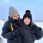 Alessandra Rosaldo Instagram – ¿Será que nuestra relación se está enfriando? ¿Ustedes qué opinan? #iceandfire #fuegoenelhielo ❄️❄️❄️🔥🔥🔥#DeViajeConLosDerbez solo en @primevideomx 🇲🇽🌎 y @vix 🇺🇸🇵🇷