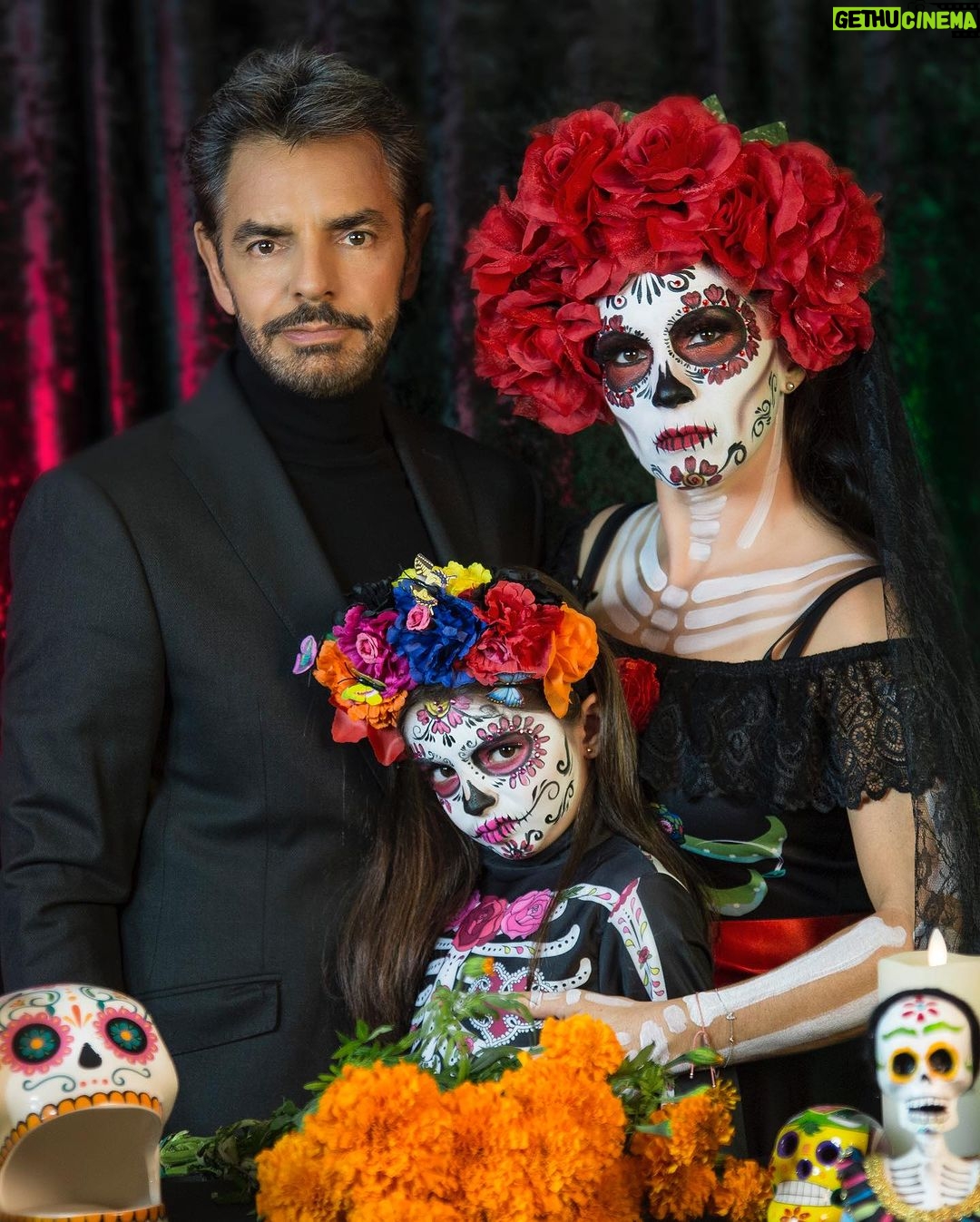 Alessandra Rosaldo - 191.1K Likes - “Vivir al máximo es la mejor ofrenda que le podemos dar a los muertos”.
¡Feliz Día de los Muertos!
💀🇲🇽🌺🦴🕯️🪦♥️
