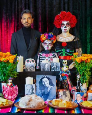 Alessandra Rosaldo Instagram - “Vivir al máximo es la mejor ofrenda que le podemos dar a los muertos”.

¡Feliz Día de los Muertos!
💀🇲🇽🌺🦴🕯️🪦♥️