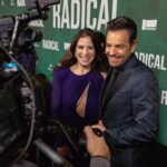 Alessandra Rosaldo Instagram - Noche de premier en Los Angeles. Qué bonito se siente verte triunfar @ederbez ¡Muchísimas felicidades amor mío! Imperdible @radicalthemovie ¡Vayan a verla! Styled by @danireyesoficial Makeup by @lilianafelixmaquillaje Vestido @marikavera diseñadora mexicana 👏🏼👏🏼👏🏼 Joyería @swarovski Fotos @cesarsamanophoto Los Angeles, California