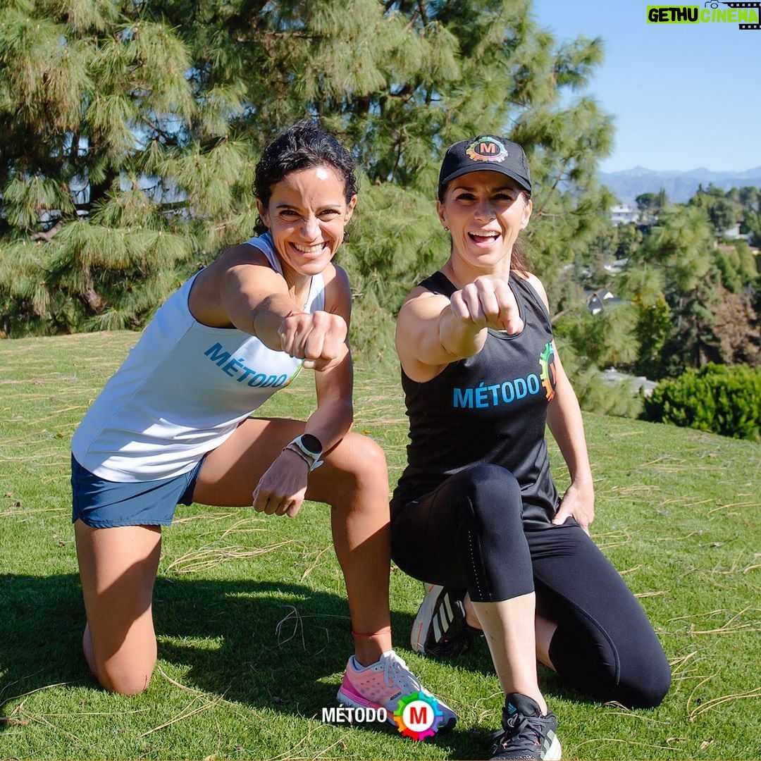 Alessandra Rosaldo Instagram - Comenta con doble 👊🏻 si estás list@ para invertir en tu bienestar, si tienes ganas de cambiar de hábitos, crear un estilo de vida y apostar por tu salud de manera integral🤩 Nosotras ya estamos listas para acompañarte en este intensivo de 3 semanas que arranca YA‼️ No te quedes fuera🚨 MASSIVE ACTION arranca el próximo lunes🥳 Qué incluye? 18 WORKOUTS CLASES EN VIVO CLASES PRE GRABADAS WORKBOOK DESCARGABLE ACOMPAÑAMIENTO POR WHATSAPP DOS SESIONES X ZOOM MEDITACIÓN BAILE NUTRICIÓN Y contenido bonus sorpresa🤩 Para quién es? Para todas las personas que tengan ganas de empezar el año haciendo algo diferente, para quienes buscan invertir en su bienestar de manera integral, para quienes les gusta sentirse parte de una comunidad, para principiantes, intermedios o intensos, este programa es para todos! Si tu suscripción es anual, tu membresía ya lo incluye, si no, puedes adquirirlo por separado. Vayan al link en nuestra bio para comprar el suyo! #MetodoM #2024 #Habitos #Plataforma #Ejercicio #Bootcamp #BeABetterU🌟