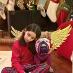 Alessandra Rosaldo Instagram - No alcanzan las palabras para expresarte @aislinnderbez lo profundo que has tocado nuestros corazones, lo mucho que este regalo significa para @ederbez, para Aitana y para mi, y lo inmensamente agradecidos que estamos contigo, con @sofiaberlangav y con los artesanos Wixarika de @morenacorazon por haber convertido a @fionaderbez en el ángel más hermoso a través de esta obra de arte inigualable. GRACIAS INFINITAS 🙏🏼 Te amamos con todo el corazón @aislinnderbez y te amamos con todo el corazón @fionaderbez #foreverinourhearts 🪽👼🏻🐶