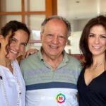 Alessandra Rosaldo Instagram - Hoy festejamos a todos los papás, los abuelos, las mamás que son papás y todos los que de una u otra forma ejercen el rol de padres🥰 A nosotras desde muy chiquitas nos inculcaron la importancia de hacer deporte; de niñas probamos de todo!! Hoy podemos experimentar los beneficios de llevar un estilo de vida activo y tratamos de pasarlo a nuestros hijos y predicar con el ejemplo aquí en nuestro amado #MétodoM💙 Gracias papá por hacer lo mismo a los 80años con tus largas caminatas y rodadas en bici 👊🏻🔥 Y ustedes, a quién celebran hoy? #MetodoM #Bootcamp #MiMetodo #TeamM #FitnessMotivation #BeABetterU🌟
