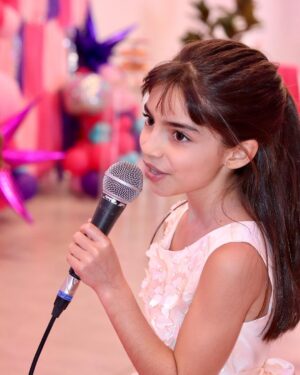 Alessandra Rosaldo Instagram - ¡Feliz Cumpleaños Aitana! Hoy celebramos, bendecimos y agradecemos tu vida deseando que siempre esté iluminada y llena de bendiciones. Te amamos con toda el alma y con toda la fuerza de nuestros corazones ♥️♥️♥️ ¡Felices 9 años princesita hermosa! 🎉🎉🎉🎁🎁🎁🎈🎈🎈🌟🌟🌟💥💥💥🌈🌈🌈✨✨✨

Happy Birthday to the most amazing, joyful, adventurous, kind, fun, noble and beautiful girl in the world! You are the joy of my life and the most beautiful dream come true✨ I am in constant awe of your spirit, intelligence and strength. I am so proud of you and so deeply grateful and honored to be your mom. I love you beyond words. Happy Birthday Aitana! I♥️U

Gracias @projects_by_claudia por ayudarnos a organizar la fiesta perfecta de baile y karaoke para Aitana 🪩🎤💃🏻🎶