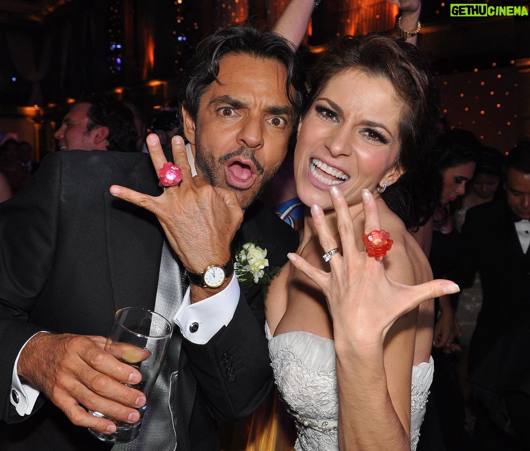 Alessandra Rosaldo - 331.8K Likes - ¡Una mil millones de veces sí! Contigo sí. Para siempre sí.
Feliz Aniversario amor mío @ederbez ♥️♥️♥️♥️♥️ Te amo con toda mi alma #11añosdecasados #happyanniversary #happy11thAnniversary #11yearsofmarriage💍 #felizaniversario💍#aniversariodebodas
