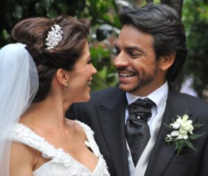 Alessandra Rosaldo Instagram - ¡Una mil millones de veces sí! Contigo sí. Para siempre sí. 
Feliz Aniversario amor mío @ederbez ♥️♥️♥️♥️♥️ Te amo con toda mi alma #11añosdecasados #happyanniversary #happy11thAnniversary #11yearsofmarriage💍 #felizaniversario💍#aniversariodebodas