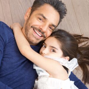 Alessandra Rosaldo Instagram - ¡Feliz día al papá más maravilloso del mundo! Gracias por llenar nuestras vidas de magia, humor, cosquillas, apapachos y diversión. Te amamos con toda el alma y todo el corazón @ederbez