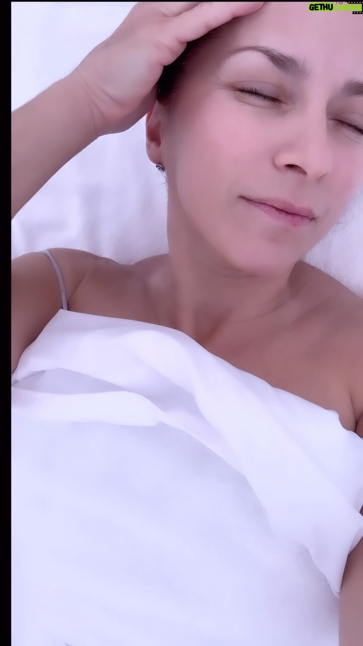 Alessandra Rosaldo Instagram - Muchísimas gracias @naturabisse_es por consentirme con un delicioso facial en su exclusiva #CasaHollywood en el corazón de #LA Lo disfruté al máximooooo y me hacía mucha falta🙊 Feliz #20Aniversario Gracias por mi regalito🥰