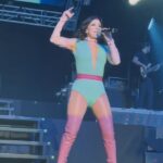 Alessandra Rosaldo Instagram - Nuestra @alexrosaldo dandolo todo en el escenario del @90spoptour USA este fin de semana 💚💙 Amamos verlos cantar y bailar nuestras canciones 🎶💃🏼