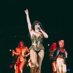 Alessandra Rosaldo Instagram - Fotazas de la fiesta noventera que se armó este fin de semana en Phoenix, Los Angeles y Oakland. ¡Qué bien la pasamos y qué manera de arrancar la gira en USA de @90spoptour! Muchísimas gracias a todos los que nos acompañaron, iniciamos con el pie derecho y vamos por más, ¡¡¡mucho más!!! Próxima parada, Atlanta y New York, are you ready??? Fotazas by @ninapapalote Hair @bernardojavier6 Makeup @lilianafelixmaquillaje OnTour