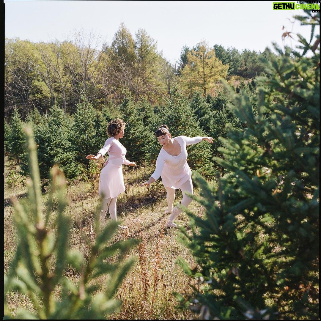 Alessia Cara Instagram - ‘make it to christmas’ official video out on YouTube now ❣️🎄❣️ thanks to the wonderful team: Directed by Good Luck @goodluckstudio.co
Mica Daniels @muamoo Sise Drummond @sisedrummond Executive Producer - Cam Frengopoulos @camfrengo Producer - Claire McCallum @cmccallum_
Associate Producer - Amber Warus @a__m__b__s__ Director of Photography - Aaron Alter @alteraaron
1st Assistant Camera - Alex Nunes @alexnunes.ca 2nd Assistant Camera - Sebastian Nunes @graduatedwithhonours Steadicam Operator - Madison Hayes @tmadisonhayes Wardrobe Stylist - Shira Hershkop @_sheezus_ Wardrobe Assistant - Shae Holt @shaeholt Production Designer - Selina Nagales @kkselina Art Director - Laura Prieto @laurspri Set Dresser - Ema Walters @innocentscientist
Set Dresser - Desiree Green @desireegreen_ Set Dresser - Alexa DelSol @acrylex Set Dresser - Lydia Mehari @loveulydia HMU - Summer O’Grady @summerogrady HMU - Debbie Sioutis @dessideb Hair Stylist - Enza Caracciolo @hairbyenzac Production Assistant - Henry Hawkings @henryhawkins Production Assistant - Kyle Thompson @misterkyyle PA - Alysha Bauer Choreographer - Anikka Hanson @anikkahanson Dancers
Taylor Burtlake @taylor_burtlake
Audrianna Martin Del Campo @audriannamartindelcampo Katherine Gayle @_katgayle
Malea Yarde @malea.yarde Sal Angeli @salutationnns Editor - Griffin Stobbs @grifffffffffffffffff Editing Assistant - Laura Corredor @manucorredoral Colorist - Simon Boisx @simon_boisx
Titles - Ty Urlich @tyurlich BTS Videographer - Dario Caracciolo @directedbydario Special Thanks: Powells Tree Farm Victoria Westfall @torwestfall Colossale @wearecolossale Colorlab MD @colorlabmd Keslow Camera @keslowcamera Def Jam @defjam 21 Entertainment @21entgroup Trak Fve @trakfve