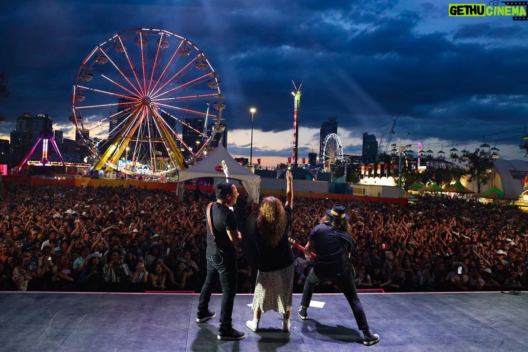 Alessia Cara Instagram - @calgarystampede what a joy to play for you!!!! wild. so many hats ❣️(pics by queenie: @livaita)