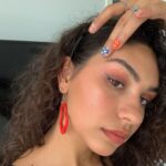 Alessia Cara Instagram - the many faces of sweet dream & shapeshifter 🧡💙🔍🐑💃🏻👨🏻✨☁️ happy 1 year to my first ITMT babies 🧡💙🔍🐑💃🏻👨🏻☁️✨