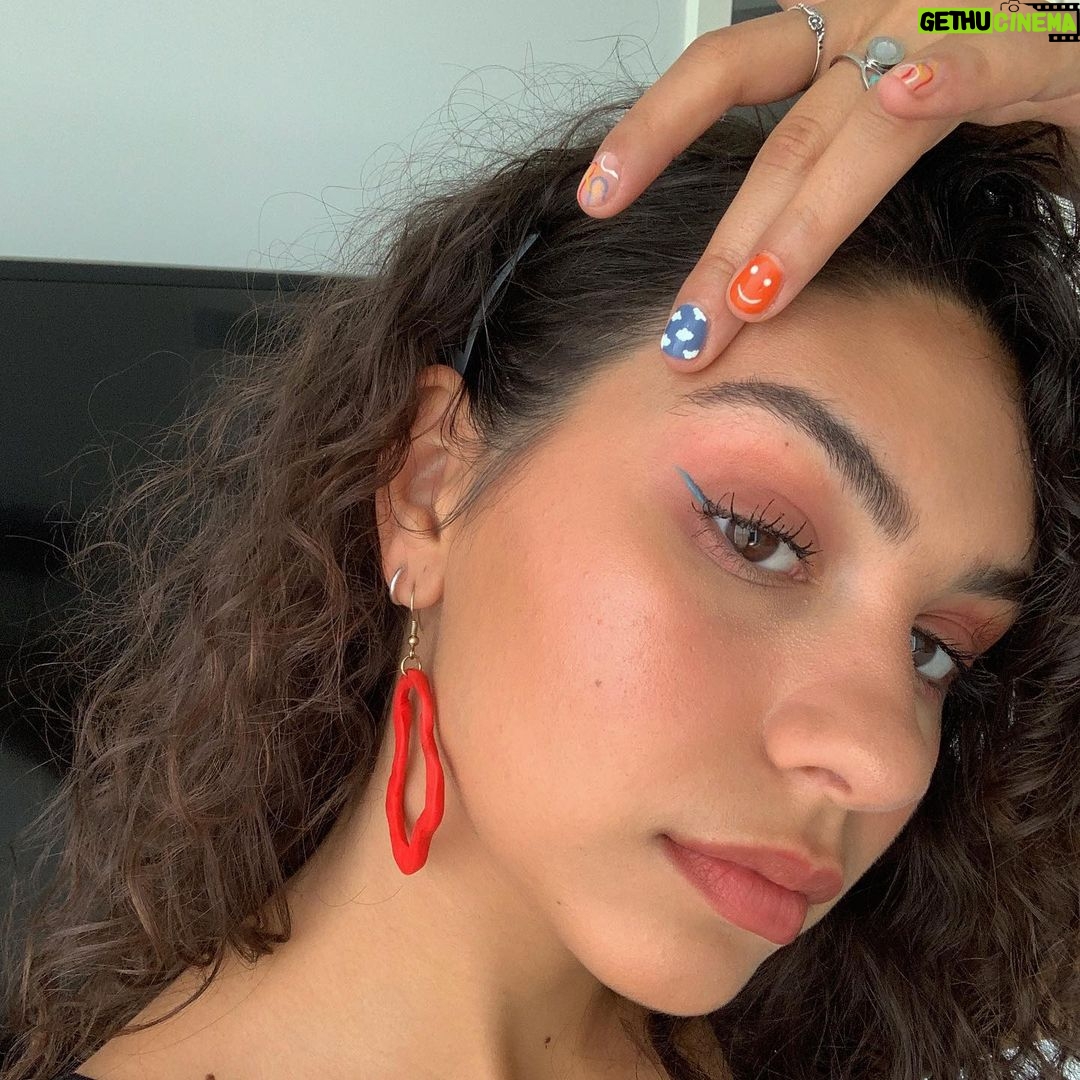 Alessia Cara Instagram - the many faces of sweet dream & shapeshifter ๐งก๐๐๐๐๐ป๐จ๐ปโจโ๏ธ happy 1 year to my first ITMT babies ๐งก๐๐๐๐๐ป๐จ๐ปโ๏ธโจ