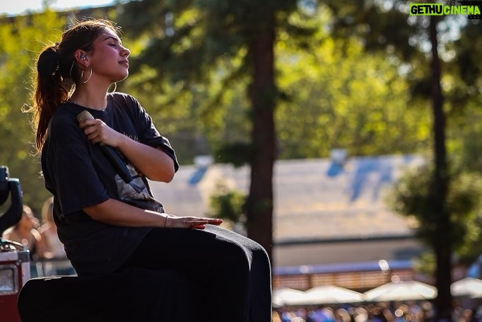 Alessia Cara Instagram - @bottlerocknapa thank you ✨