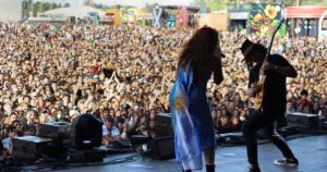 Alessia Cara Instagram - BUENOS AIRES 🇦🇷 I don’t have many words other than thank you and I will remember this forever. first time here and you welcomed us in the warmest, most incredible way. unreaaaaaaaaal. I’m from Brampton, Ontario what the hellll! wow. muchas muchas muchas gracias. cried lots. @lollapaloozaar