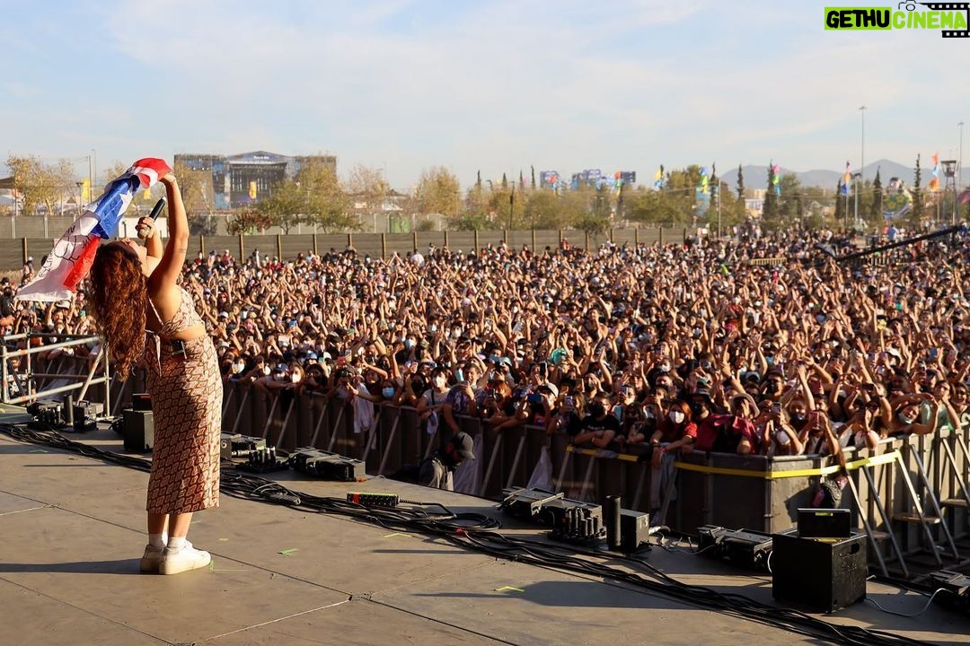 Alessia Cara Instagram - @lollapaloozacl MUCHAS GRACIAS!!! part 1/2 (📷: @livaita)