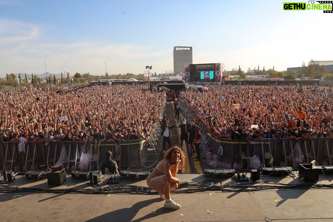 Alessia Cara Instagram - @lollapaloozacl MUCHAS GRACIAS!!! part 1/2 (📷: @livaita)