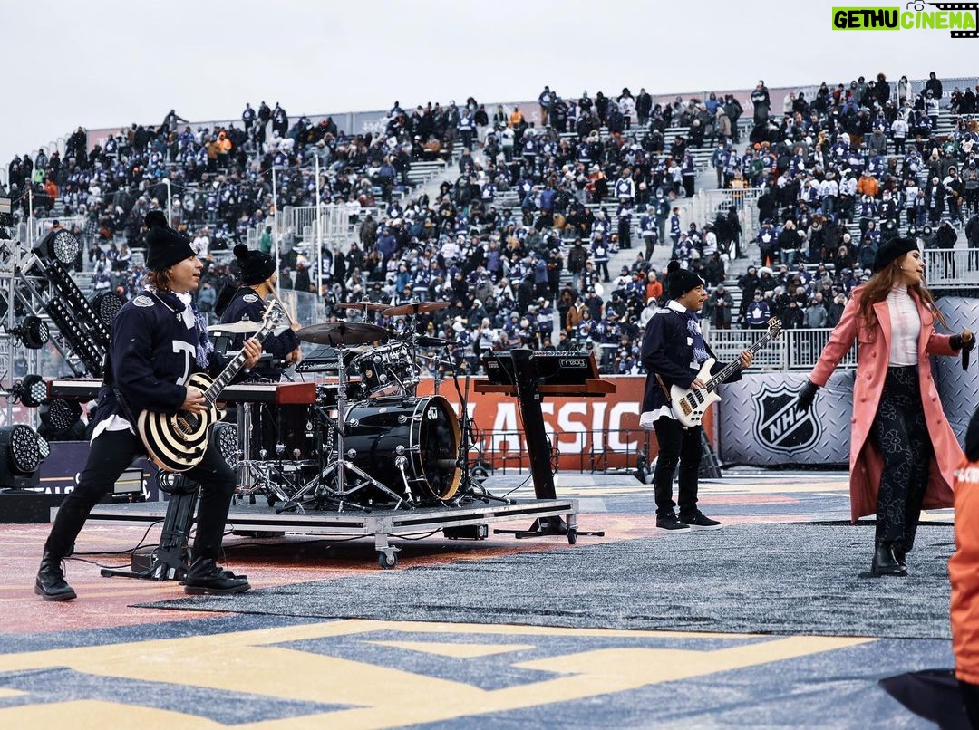 Alessia Cara Instagram - @nhl heritage classic 🍁