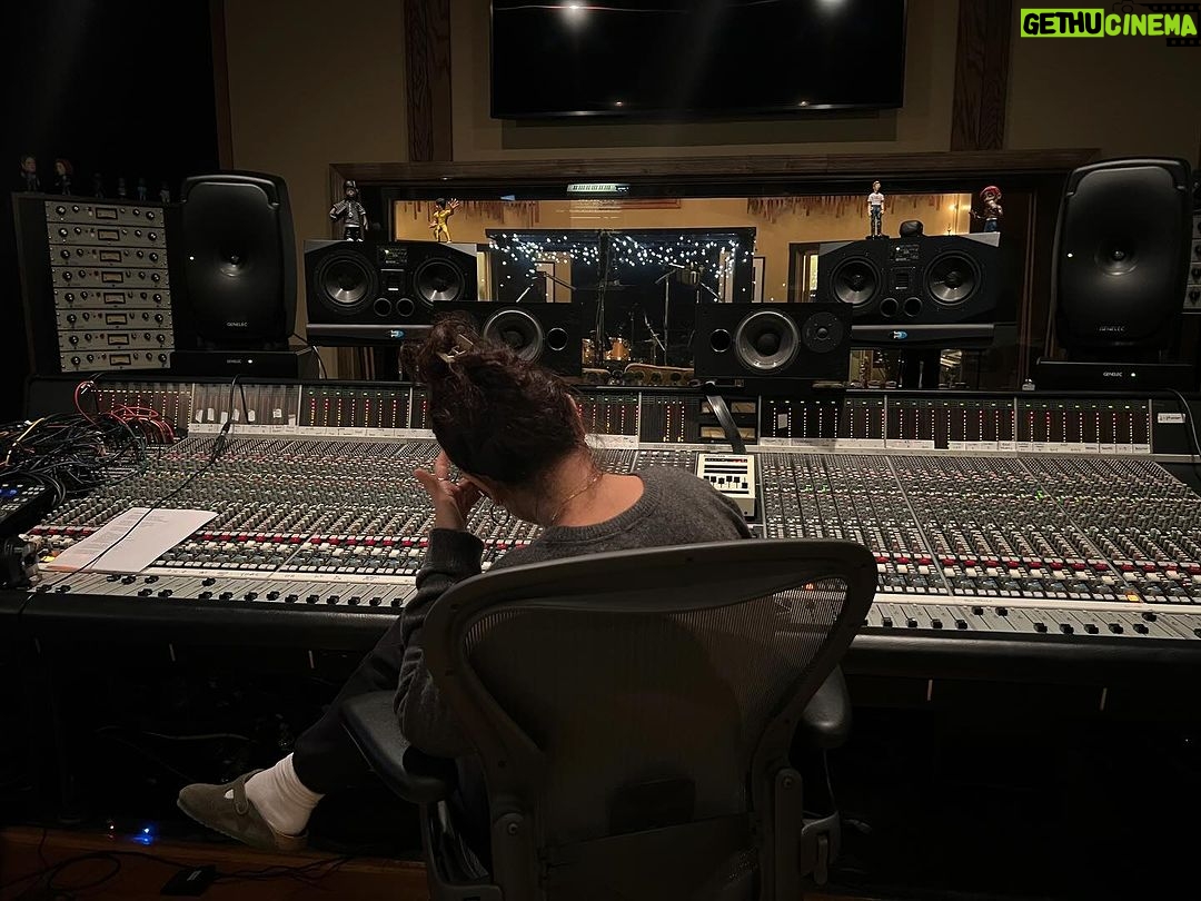 Alessia Cara Instagram - girl stressing over vocal comps, oil painting, 2023.