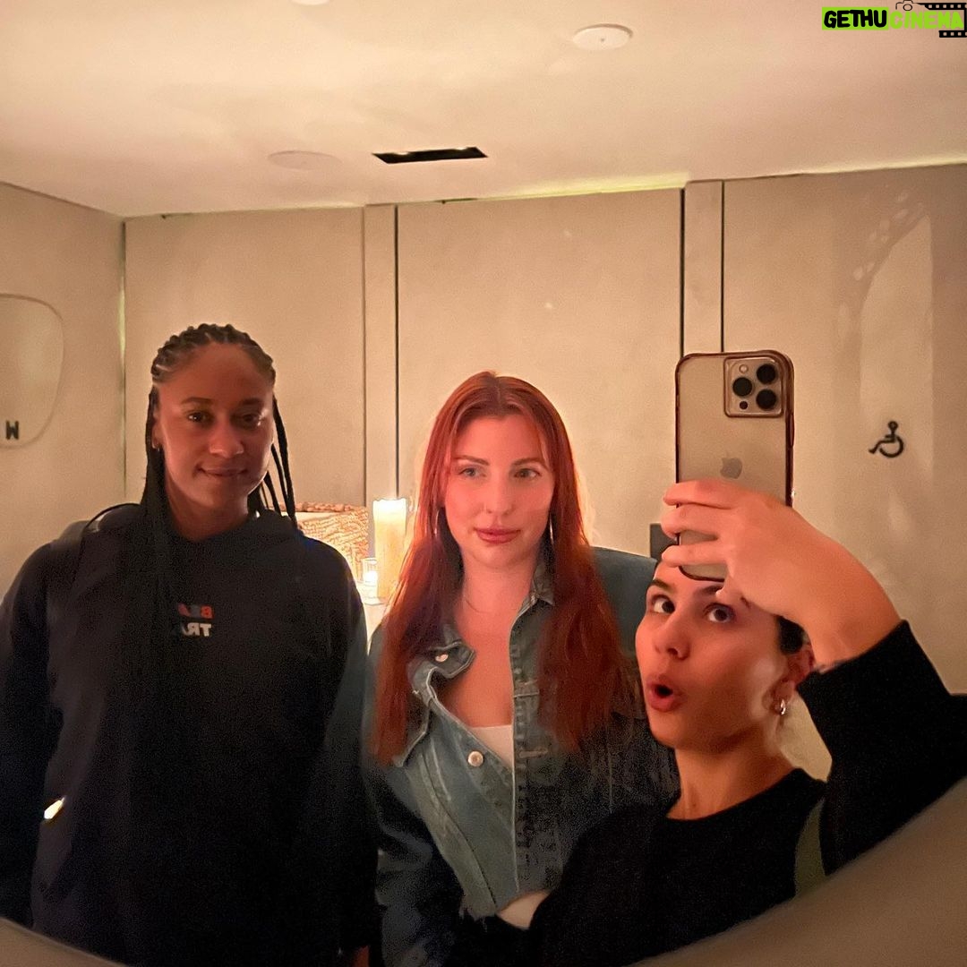 Alessia Cara Instagram - organic stacka tacka