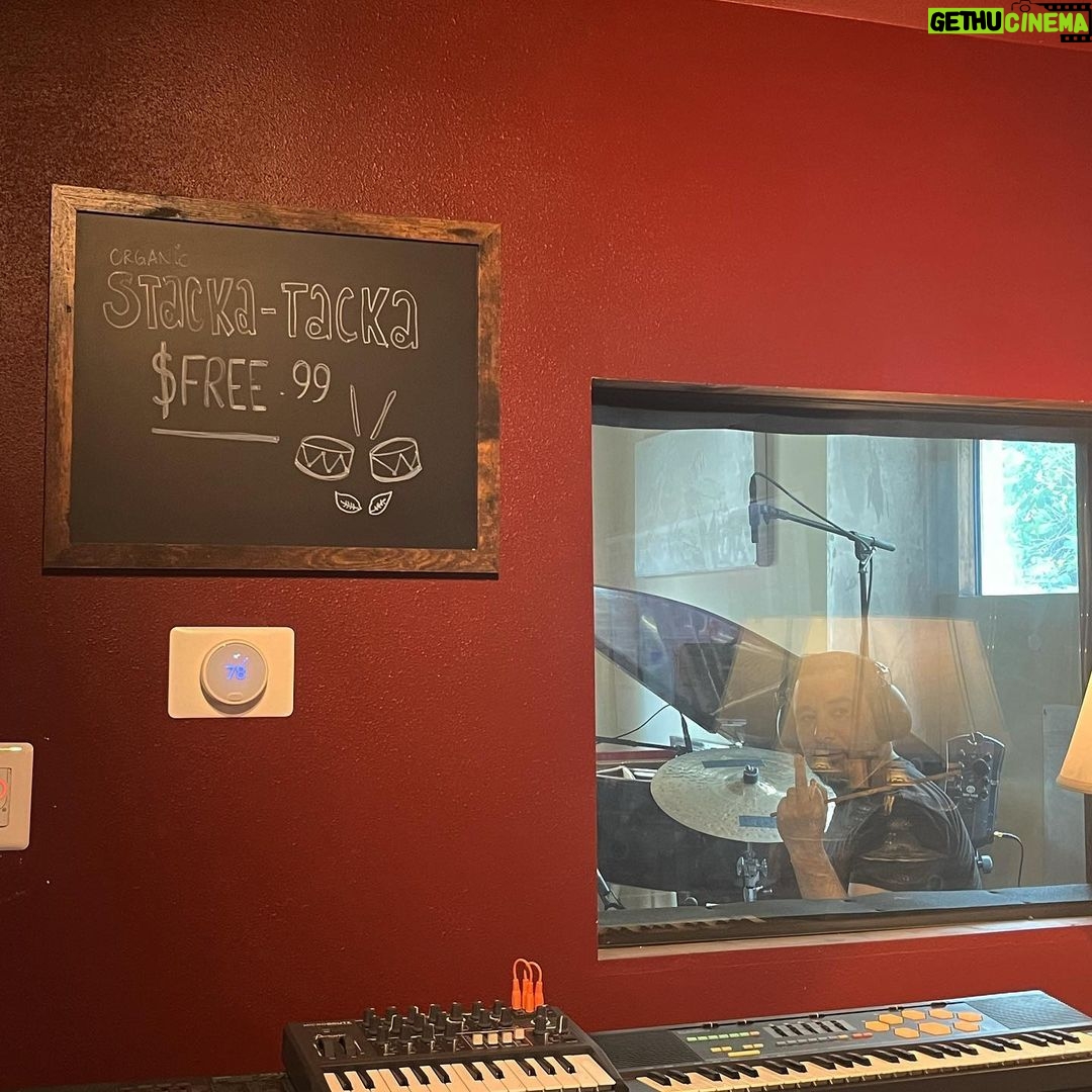 Alessia Cara Instagram - organic stacka tacka