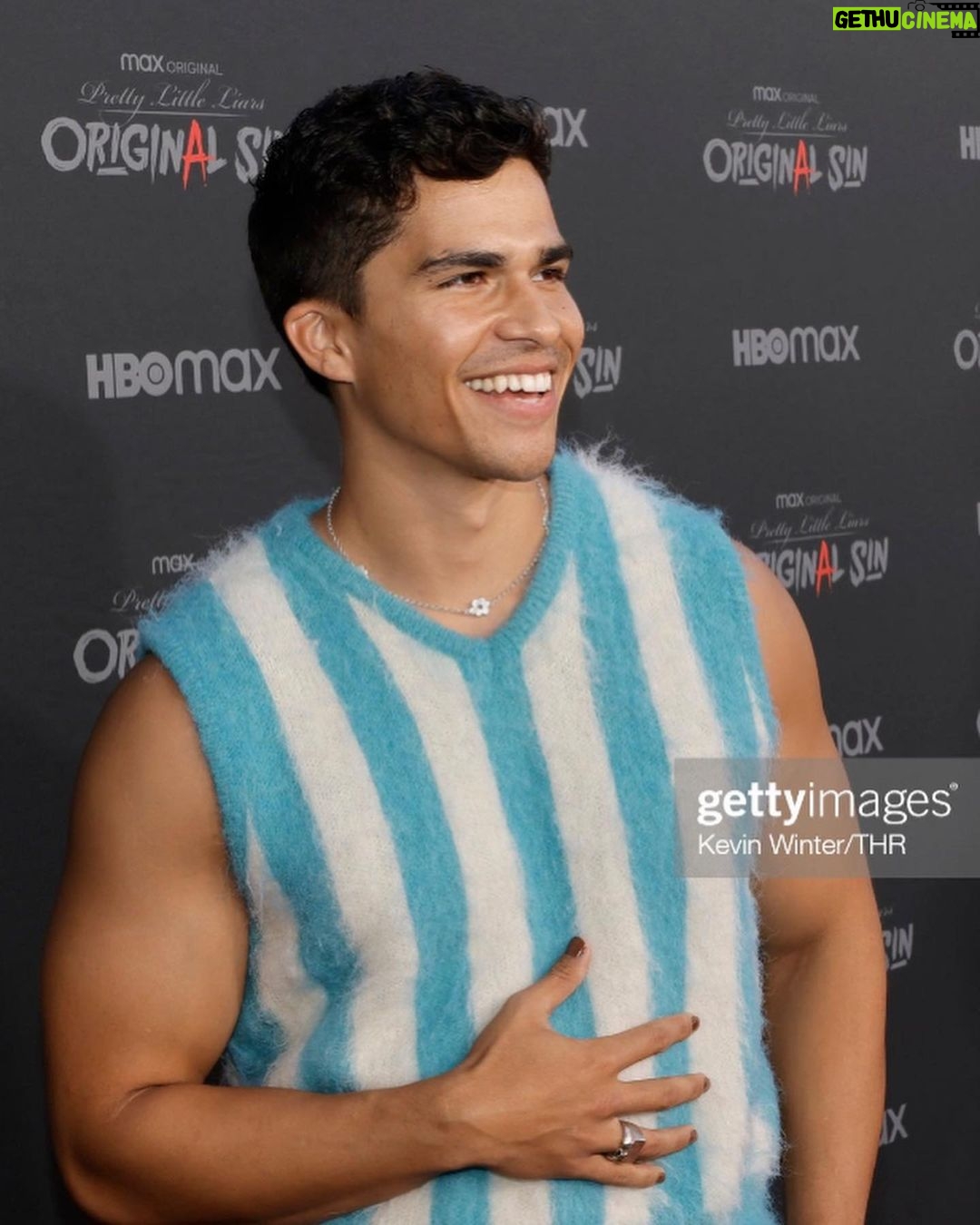 Alex Aiono Instagram - Pretty Little Liars: Original Sin premiere (your POV)🩸 #bloodyredcarpetevent styled by the incredible @sid.lew ✨