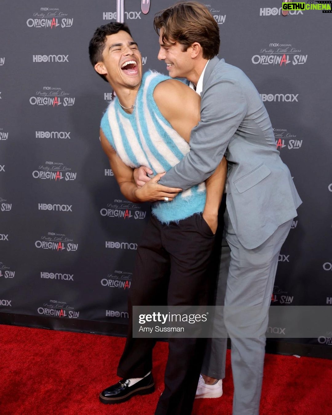 Alex Aiono Instagram - Pretty Little Liars: Original Sin premiere (your POV)🩸 #bloodyredcarpetevent styled by the incredible @sid.lew ✨