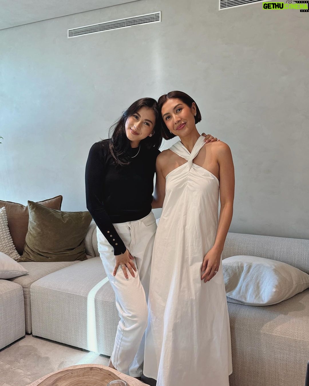 Alex Gonzaga Instagram - Super classy and chic ng condo ni achi @lizzzuy !!Pinakita nya satin netizens!!! Iniisip ko pa now ano pwede ko hingin para sa bahay ko. #Linkinmybio 😭😅