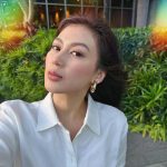 Alex Gonzaga Instagram – Skin glow up but make it affordable! Sakto sa 11.11 sale! 5 products in 1 package na 😱Thanks to @snailwhitephils’ NEW Ultra Glow Snail Serum and All-In-One Snail Cream are powered with Snail Slime, a miracle ingredient that can give you visibly smooth, radiant, and bouncy skin! Ito na yung sign niyo to make a great skinvestment with #AffordaGlow prices ✨

Get the NEW Glow Up Snail Starter Kit for just P799 this 11.11! Available on Shopee kaya add to cart na 🛒 #GlowHoliday #SNAILWHITE