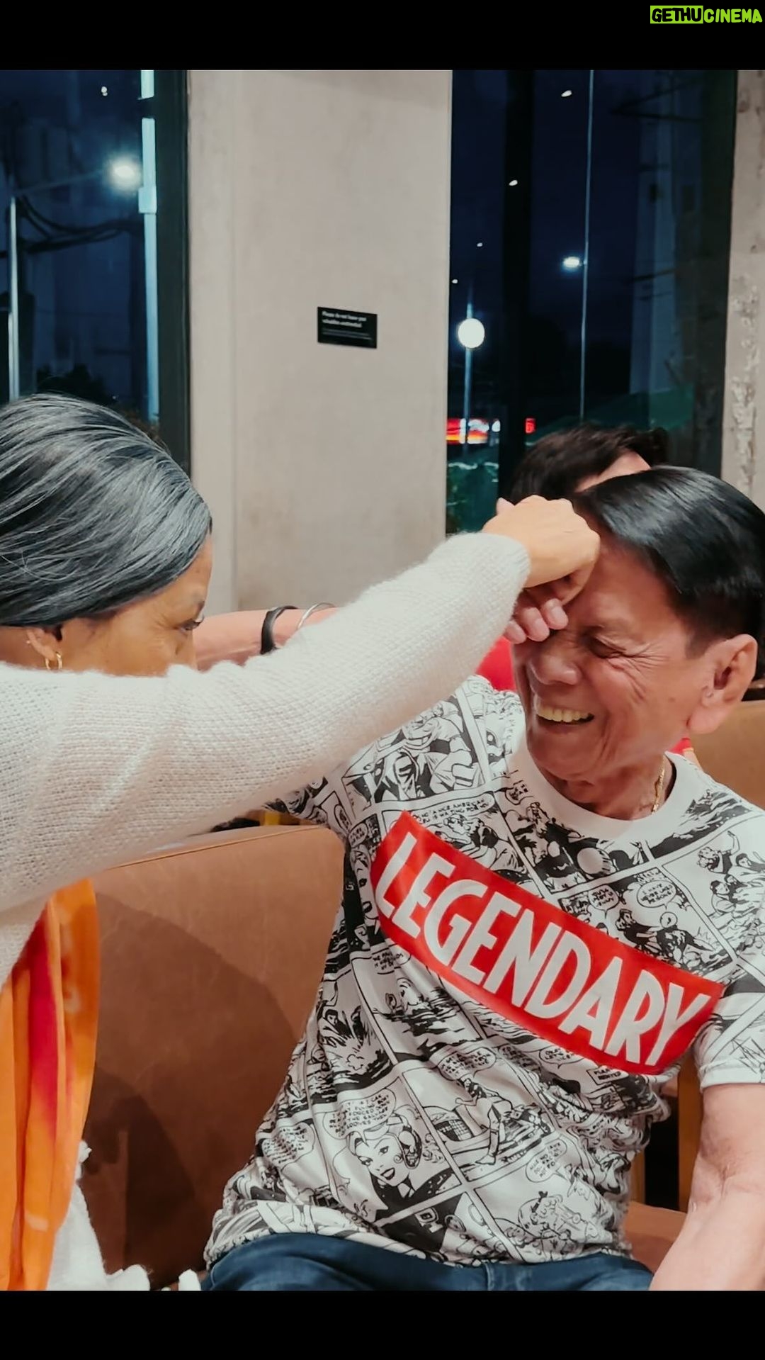 Alex Gonzaga Instagram - It’s grandparent’s day today kaya new vlog na LOLA PRANK sa natitira kong lolo na 93 yrs old! 😂At sa lahat ng tutulong sakin sa street #Linkinmybio