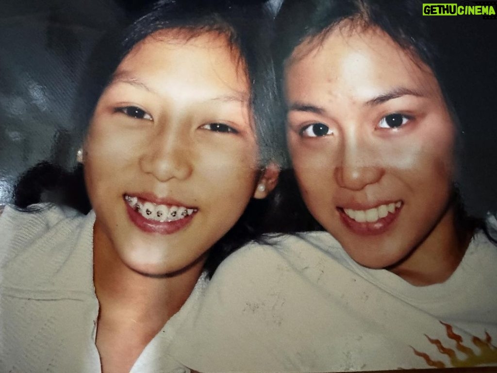 Alex Gonzaga Instagram - Looking at our old pictures and reminiscing the time na wala pa social media. These are your simple taytay girls using their dad’s film camera for selfie thinking they can have a shot in showbusiness. Hehe You can always glow up and live your dream ano man ang pinagsimulan mo. Love you ate and i am proud how we started as a family 🥰😁