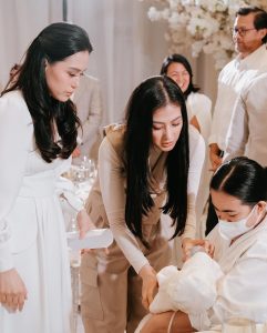 Alex Gonzaga Instagram - Welcome to the christian world Polly Patachi!!! Huwag ka ng nasasad dyan pagbuhat kita.. dahil magkahulma tayo 😆🥰😬 📸: @niceprintphoto
