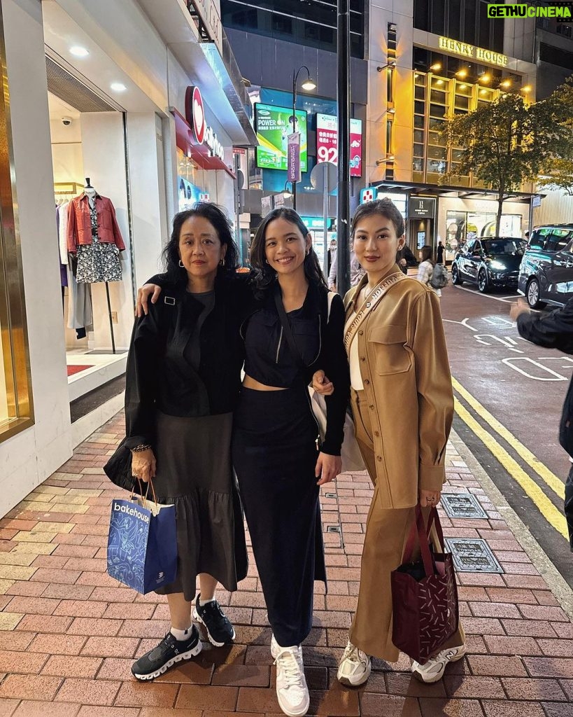 Alex Gonzaga Instagram - One of my biggest blessings is having the best in laws! Random HK pics to celebrate our wedding anniversary ❤️ Hong Kong