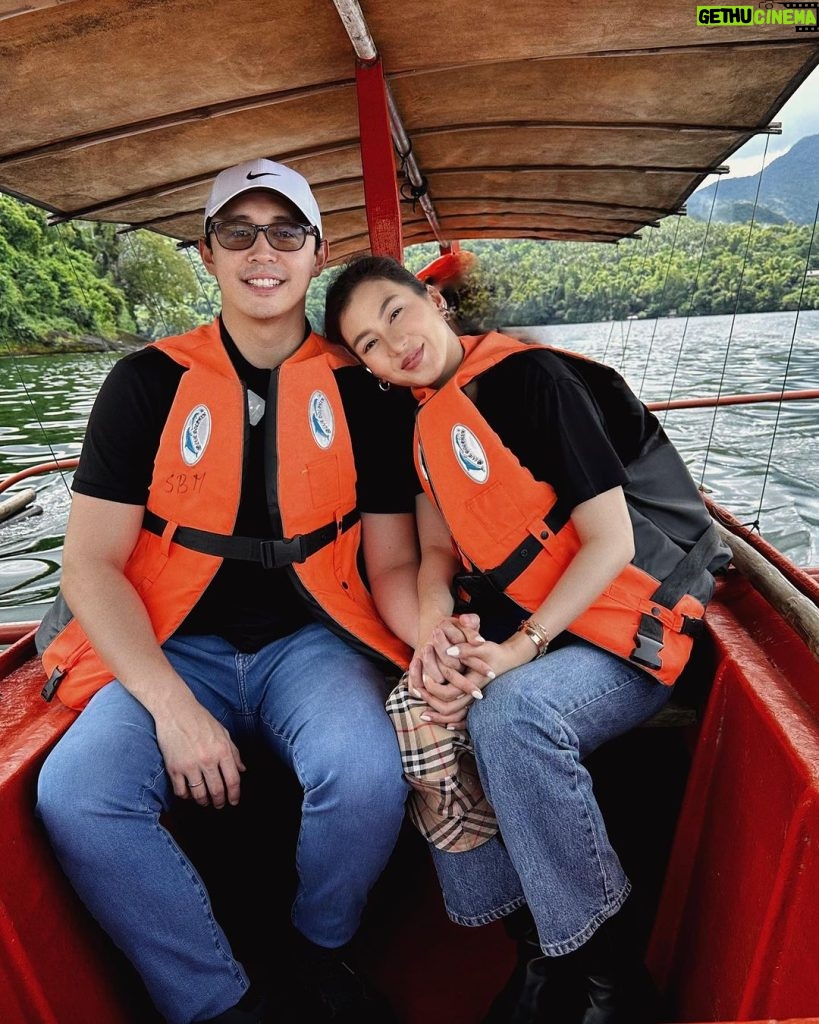 Alex Gonzaga Instagram - Namangka, nangisda, at nag-ihaw sa Taal Lake para sa aming anniversary date!!! Ang Saya may nabingwit ako poging tawilis! 😂 #Linkinmybio