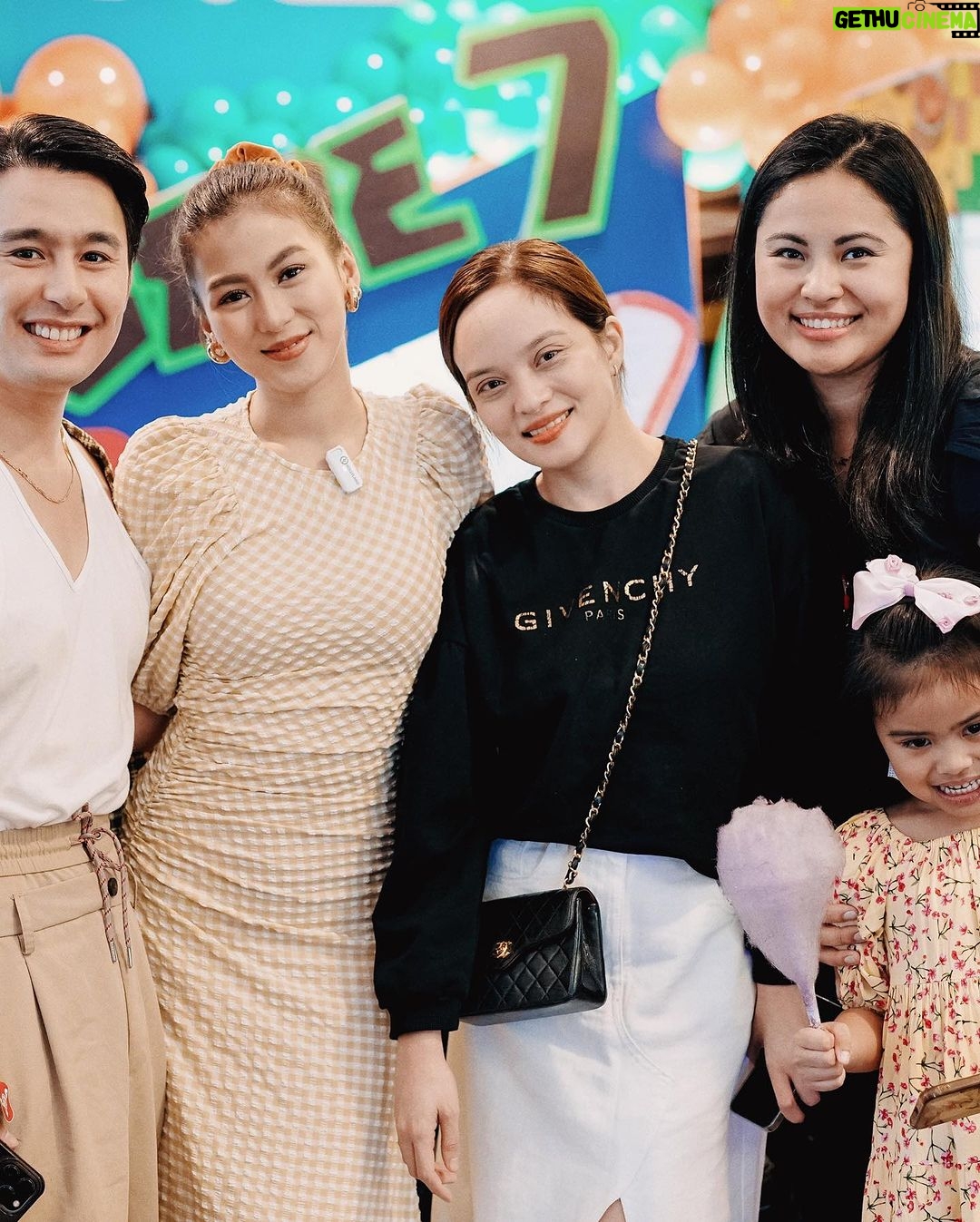 Alex Gonzaga Instagram - Birthday celebration of our OG baby Seve! Yes mga titas of manila, ang tanda na talaga natin kasi 7 yrs old na si seve! 😱😅 #Linkinmybio