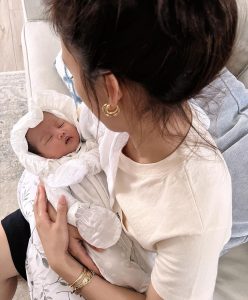 Alex Gonzaga Instagram - My heart as a tata is soooooo happy!!! Pero kamuka ko nga si Polly talaga! Wala din kilay! 😂 Anak ko ata to, @celestinegonzaga sure ka ba sayo lumabas? Humilab din kasi tyan ko noon e.