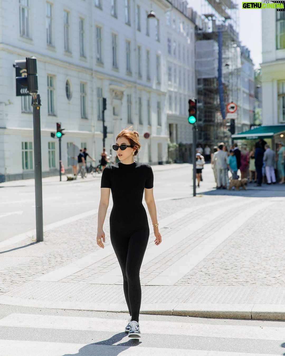 Alex Gonzaga Instagram - Sa bawat arte at pacute ng isang babae….. may isang asawang nasa likod ng camera na may hawak ng lahat. Swipe left to see 😂 #Linkinmybio Copenhagen Denmark