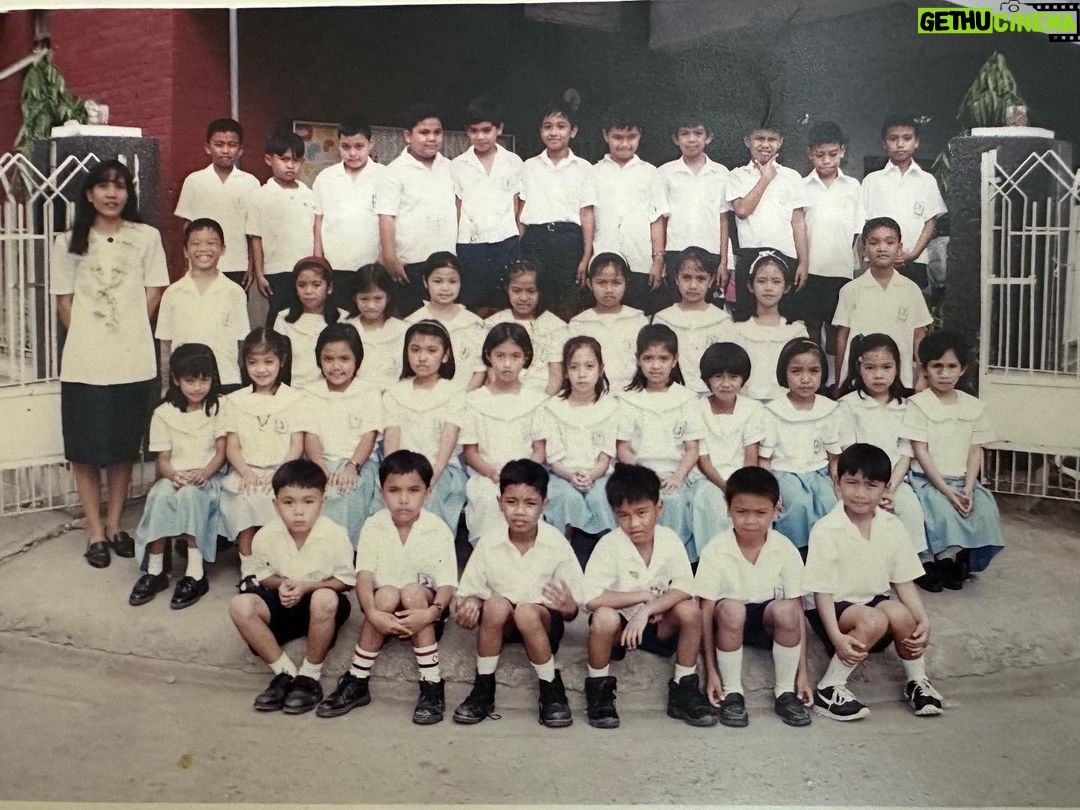 Alex Gonzaga Instagram - Hanapin nyo ko.. yung manipis ang bangs at walang kilay 😂 Lahat ng childhood memories ko binalikan ko sa school! #LinkinmyBio