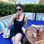 Alex Gonzaga Instagram - Confident kasi flat tummy parin! Dahil kakatapos lang ng mga kainan nung Kapaskuhan, detox time naman with Glutalipo Red Iced Tea sa Dubai. 💩🥳 Baon kung saan man, hindi pwedeng walang @glutalipo.official ako dala. Mas hinahanap yan sakin ng pamilya ko kaysa sa presensya ko. 😂 #AG #AlagangGlutalipo
