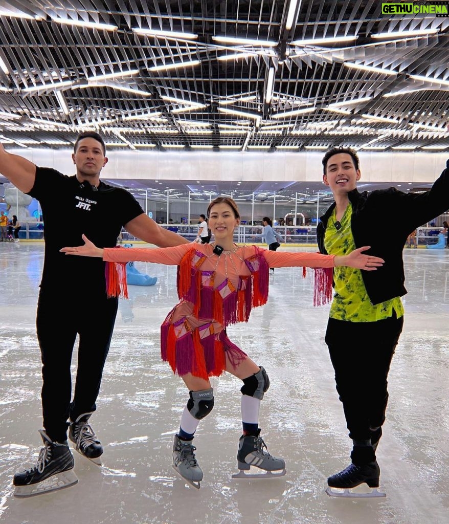 Alex Gonzaga Instagram - New VLOG! Annnd We became ice skating olympians! 😂 Thank you for making time for me @eruption23 and to our pinoy pride @mz_viral 🫶🏼 #Linkinmybio
