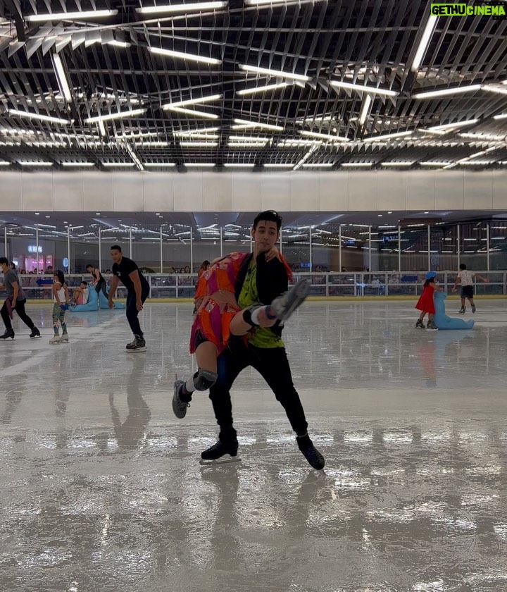 Alex Gonzaga Instagram - New VLOG! Annnd We became ice skating olympians! π Thank you for making time for me @eruption23 and to our pinoy pride @mz_viral π«ΆπΌ #Linkinmybio