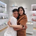 Alex Gonzaga Instagram – Find a friend who’ll window shop with you but sesermunan kayo pagbibili na! Thank you @dior for this prank. 😭😂 #Linkinmybio