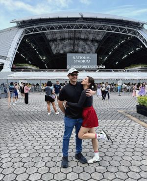 Alex Gonzaga Instagram - THANK YOU ate and kuya paul for my ERAS ticket!!! My top 3 fave era are RED, REPUTATION AND 1989! I can still remember my 20 yr old self singing along with Taylor in my room all the time. Lahat ng heartbreaks ko si Taylor ang sinabayan ko kumanta kaya buti kasama ko na ngayon si Mikee. Sa dulo ng show nagpalit ng eras merch asawa ko hindi lang dahil swiftie na sya but sweaty na din! 😭😂
