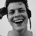 Alex Høgh Andersen Instagram - I salute you @soerenleschmidt - what a fun evening. Your endless creativity and hard work is incredibly inspiring to experience. Thanks for having me. 🖤