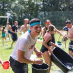 Alex Høgh Andersen Instagram - Vi har brug for hjælp ❤️‍🩹 Lauritz.com er gået konkurs og de skylder Ungdommens Røde Kors 695.800 kr. De er indefrosset og væk. Det er ufatteligt mange midler for en så lille organisation som URK. De midler udgør en altafgørende støtte til en masse udsatte børn og unge som virkelig, virkelig har brug for en hjælpende hånd. De går til ferielejre, psykiatrien, døgninstitutioner, hospitalscaféer, lektiecafeer og meget, meget mere. Billederne hér viser bare nogle af de fantastiske øjeblikke jeg selv har haft med URK og deres mange tiltag. Puha, jeg kan slet ikke bære situationen og er så vred og skuffet. Derfor har vi startet en indsamling som skal prøve at ‘lukke hullet’ bare en lille smule. LINKET FINDES I MIN BIO ⤴️ Du kan også støtte via MobilePay til 41330 💙 Vi har brug for hjælp, så tak for dig der har lyst til at hjælpe ❤️