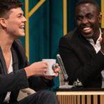 Alex Høgh Andersen Instagram - Jeg havde den kæmpe fornøjelse at besøge @melvinkakooza i hans late night show sammen med giganten Kasper freaking Hjulmand. Stor oplevelse og gode snakke. PS jeg var slet ikke starstruck. 🇩🇰🤝🏼 Kan ses nu på @tv2playdk - Bonus: @artigeardit performer 🙌🏼 Had a blast with @melvinkakooza and head coach of the danish national mens Football team Kasper Hjulmand. Note: I failed containing my ‘starstruckness’. 🇩🇰🤝🏼